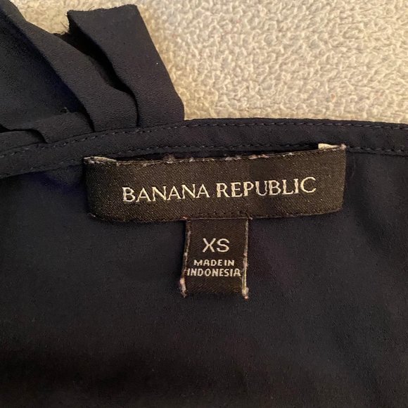 Banana Republic Black frilly blouse - Picture 3 of 4